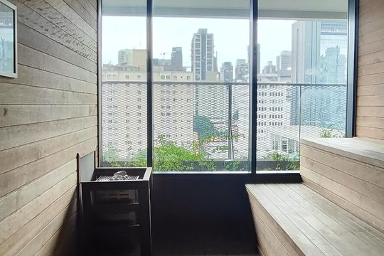 Comprar apartamento mobiliado em Pinheiros com 2 quartos, academia, churrasqueira e closet. Aceitam animais de estimação. — Saúna