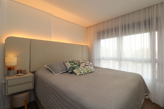Comprar apartamento mobiliado em Pinheiros com 2 quartos, academia, churrasqueira e closet. Aceitam animais de estimação. — Suíte 1
