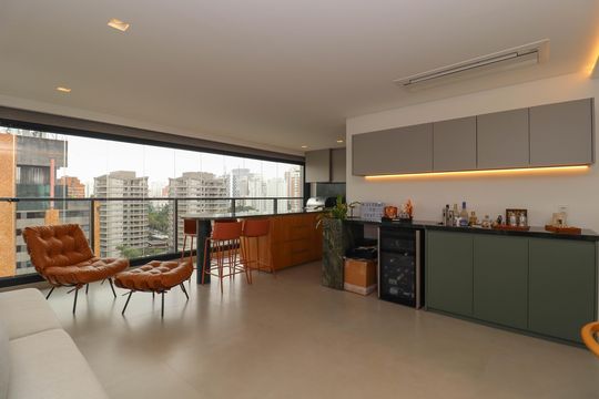 Comprar apartamento mobiliado em Pinheiros com 2 quartos, academia, churrasqueira e closet. Aceitam animais de estimação. — Sala/Cozinha