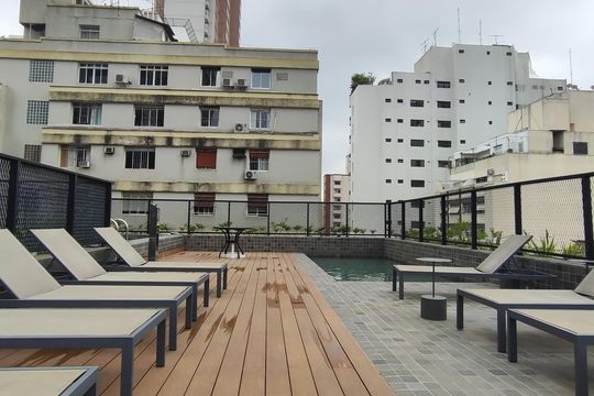 Comprar apartamento mobiliado em Pinheiros com 2 quartos, academia, churrasqueira e closet. Aceitam animais de estimação. — Piscina