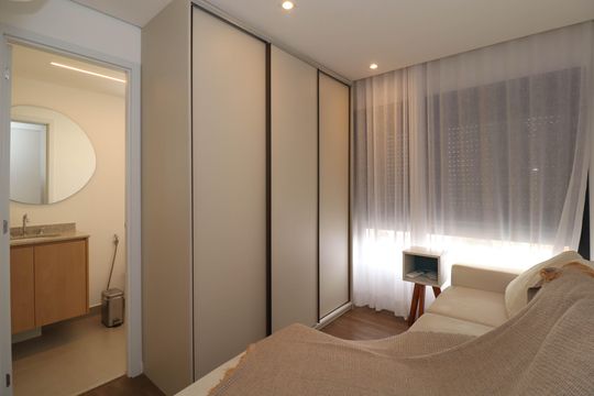 Comprar apartamento mobiliado em Pinheiros com 2 quartos, academia, churrasqueira e closet. Aceitam animais de estimação. — Suíte 2