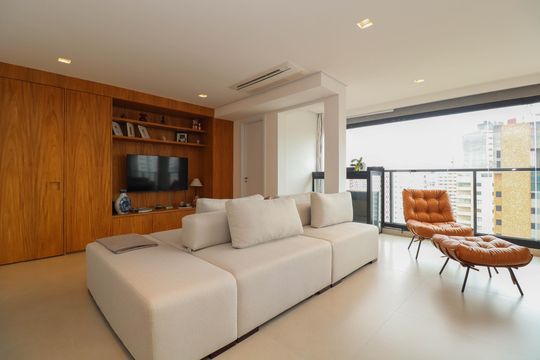 Comprar apartamento mobiliado em Pinheiros com 2 quartos, academia, churrasqueira e closet. Aceitam animais de estimação. — Sala/Cozinha