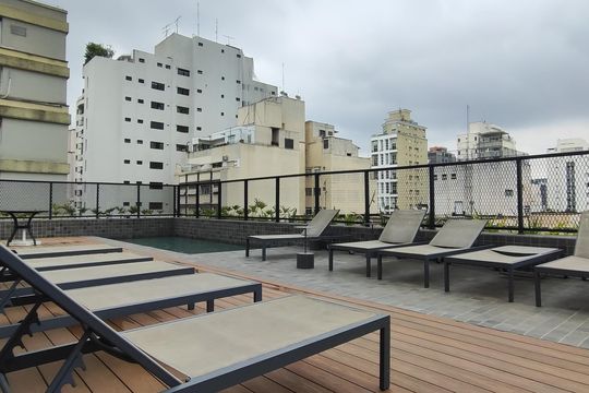 Comprar apartamento mobiliado em Pinheiros com 2 quartos, academia, churrasqueira e closet. Aceitam animais de estimação. — Piscina