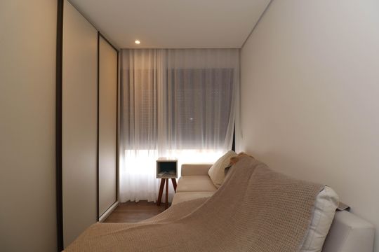 Comprar apartamento mobiliado em Pinheiros com 2 quartos, academia, churrasqueira e closet. Aceitam animais de estimação. — Suíte 2