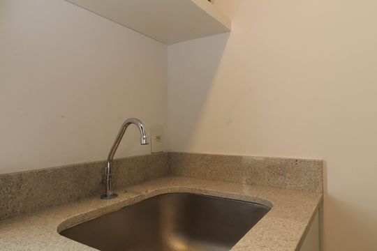 Comprar apartamento mobiliado em Pinheiros com 2 quartos, academia, churrasqueira e closet. Aceitam animais de estimação. — Área de Serviço