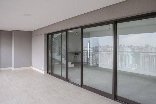 Apartamento à venda, com 312 m², 3 quartos e 4 vagas — Varanda da Sala
