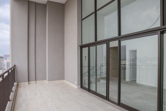Apartamento à venda, com 312 m², 3 quartos e 4 vagas — Varanda da Sala
