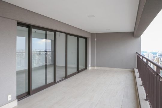 Apartamento à venda, com 312 m², 3 quartos e 4 vagas — Varanda da Sala