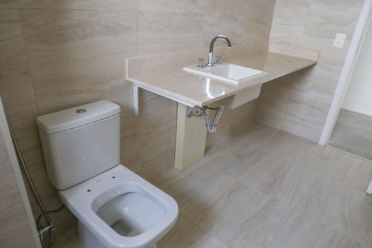 Apartamento à venda, com 312 m², 3 quartos e 4 vagas — Banheiro da Suíte