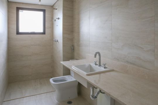 Apartamento à venda, com 312 m², 3 quartos e 4 vagas — Banheiro da Suíte