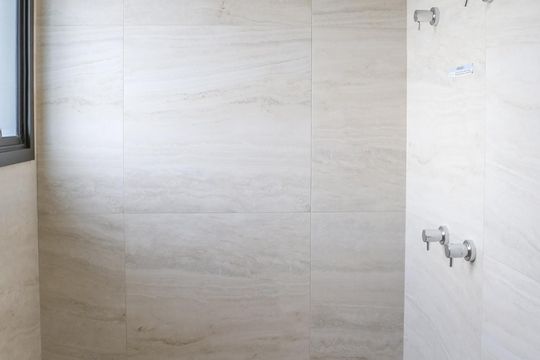 Apartamento à venda, com 312 m², 3 quartos e 4 vagas — Banheiro da Suíte 2