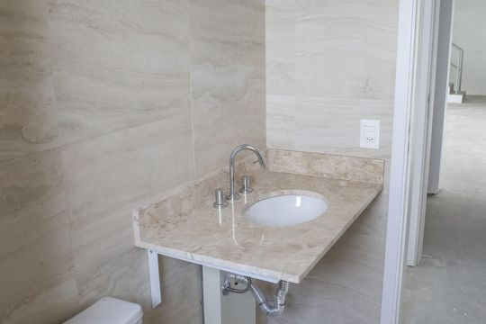 Apartamento à venda, com 312 m², 3 quartos e 4 vagas — Banheiro da Suíte