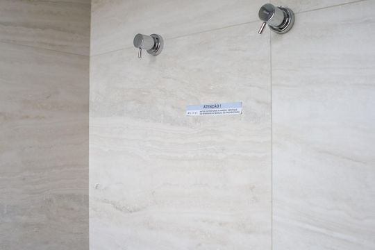 Apartamento à venda, com 312 m², 3 quartos e 4 vagas — Banheiro da Suíte 2