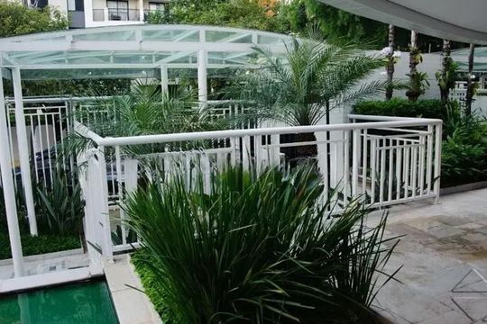 Comprar apartamento mobiliado com 4 suítes, quintal, varanda, piscina e churrasqueira no condomínio. — foto 42