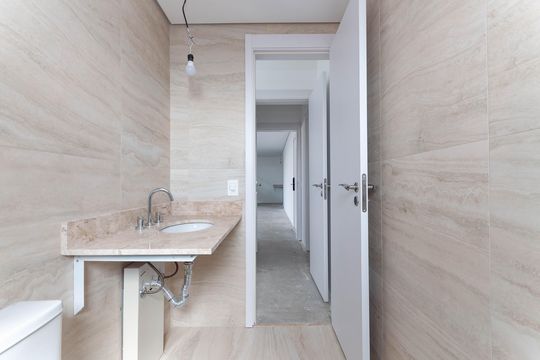 Apartamento à venda, com 312 m², 3 quartos e 4 vagas — Banheiro do quarto 2 Suíte