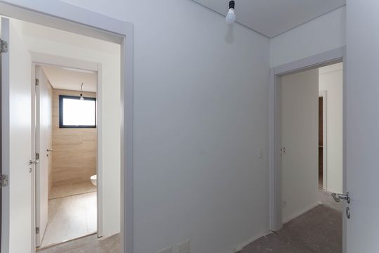 Apartamento à venda, com 312 m², 3 quartos e 4 vagas — Circulação das Suítes