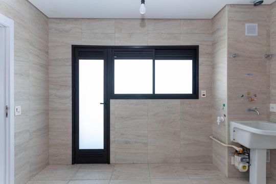 Apartamento à venda, com 312 m², 3 quartos e 4 vagas — Área de Serviço