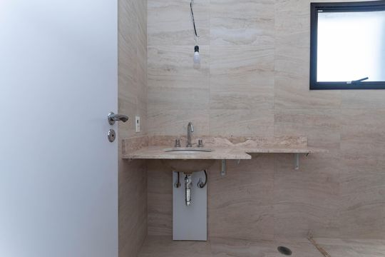 Apartamento à venda, com 312 m², 3 quartos e 4 vagas — Banheiro do quarto 3 Suíte