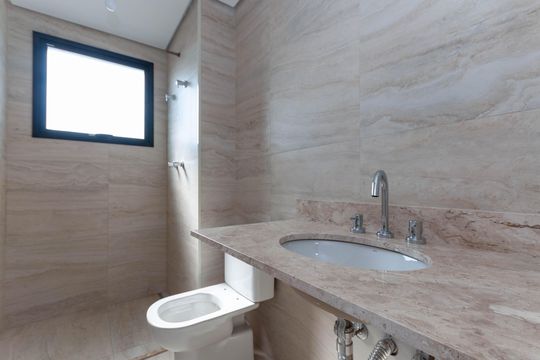 Apartamento à venda, com 312 m², 3 quartos e 4 vagas — Banheiro do quarto 2 Suíte