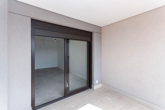 Apartamento à venda, com 312 m², 3 quartos e 4 vagas — Varanda do Quarto 1 Suíte