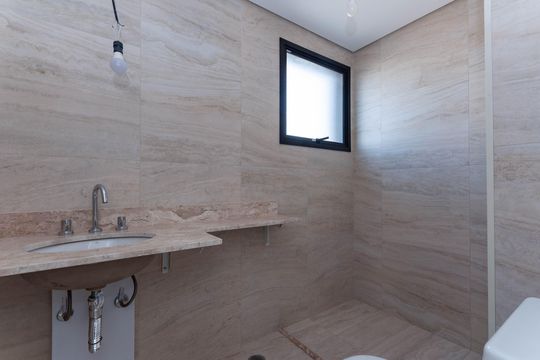 Apartamento à venda, com 312 m², 3 quartos e 4 vagas — Banheiro do quarto 3 Suíte