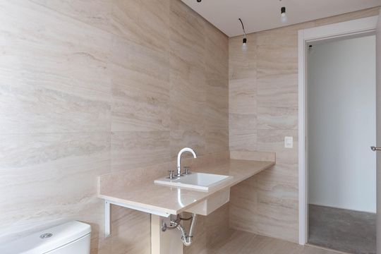 Apartamento à venda, com 312 m², 3 quartos e 4 vagas — Banheiro do quarto 1 Suíte