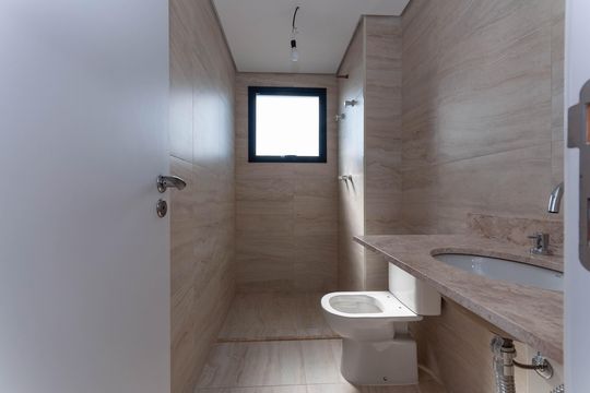Apartamento à venda, com 312 m², 3 quartos e 4 vagas — Banheiro do quarto 2 Suíte
