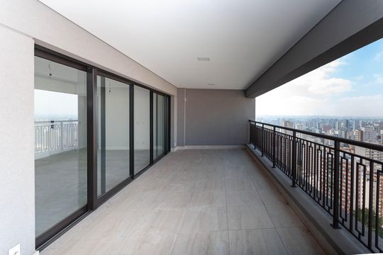 Apartamento à venda, com 312 m², 3 quartos e 4 vagas — Varanda