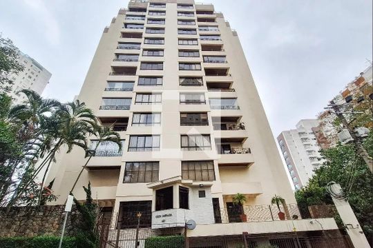 Venda de apartamento com 3 quartos, churrasqueira, piscina e jardim. — Fachada e portaria