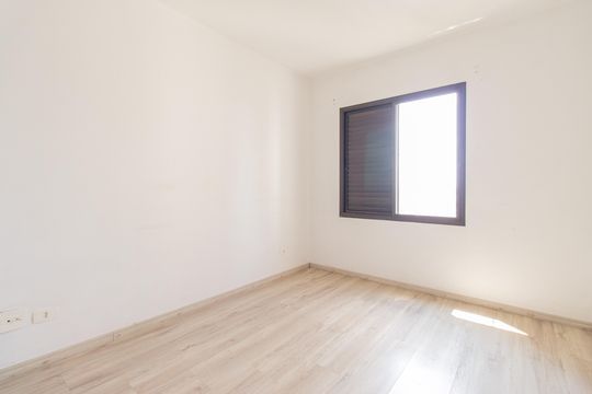 Venda de apartamento com 3 quartos, churrasqueira, piscina e jardim. — Quarto 1