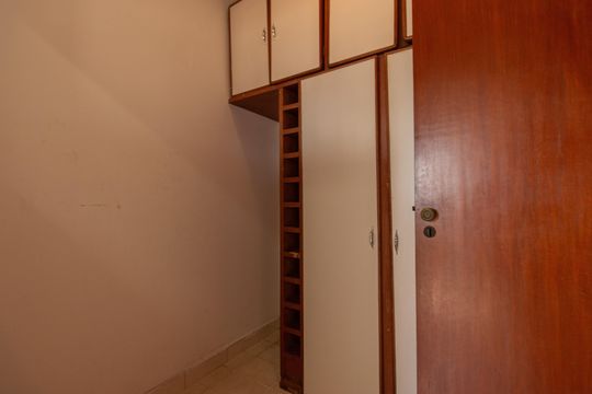 Venda de apartamento com 3 quartos, churrasqueira, piscina e jardim. — Área de Serviço