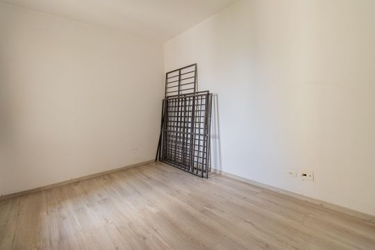 Venda de apartamento com 3 quartos, churrasqueira, piscina e jardim. — Quarto 2