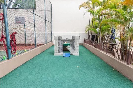 Venda de apartamento com 3 quartos, churrasqueira, piscina e jardim. — Área comum - Playground