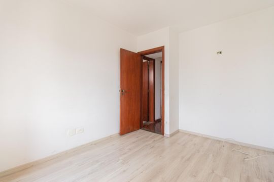 Venda de apartamento com 3 quartos, churrasqueira, piscina e jardim. — Quarto 1
