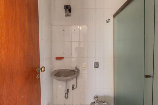 Venda de apartamento com 3 quartos, churrasqueira, piscina e jardim. — Cobertura