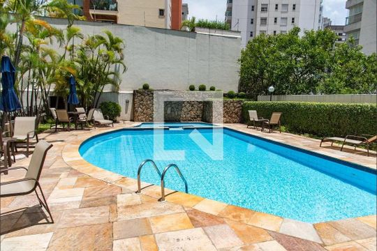 Venda de apartamento com 3 quartos, churrasqueira, piscina e jardim. — Área comum - Piscina