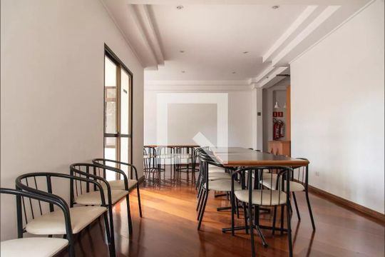 Venda de apartamento com 3 quartos, churrasqueira, piscina e jardim. — Área comum - Salão de festas