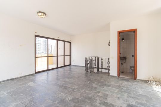 Venda de apartamento com 3 quartos, churrasqueira, piscina e jardim. — Cobertura
