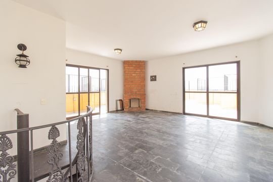 Venda de apartamento com 3 quartos, churrasqueira, piscina e jardim. — Cobertura