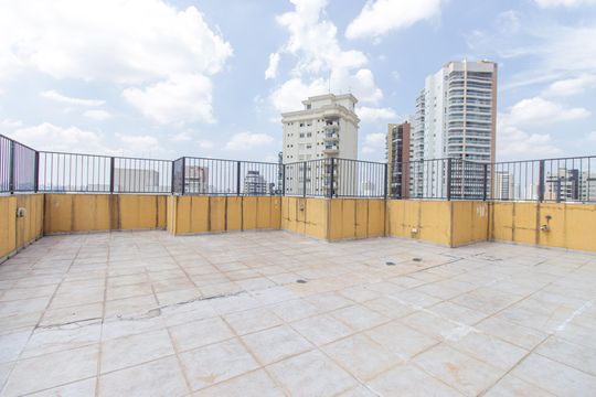 Venda de apartamento com 3 quartos, churrasqueira, piscina e jardim. — Cobertura