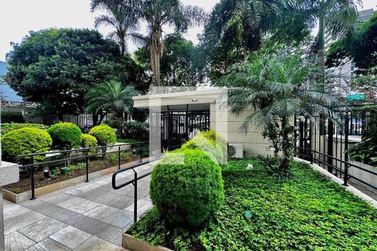 Apartamento à venda, com 110 m², 3 quartos e 2 vagas — Entrada