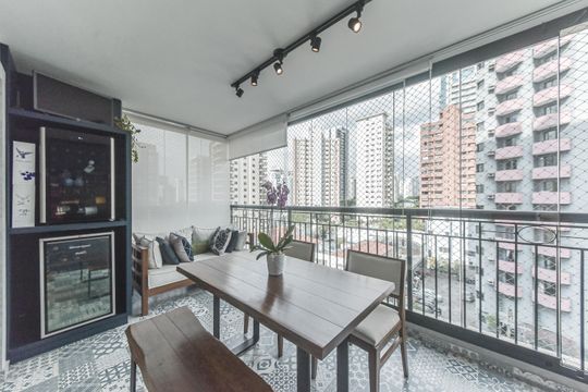 Apartamento à venda, com 110 m², 3 quartos e 2 vagas — Varanda