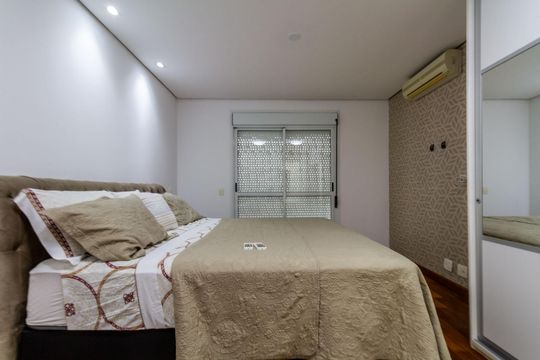 Apartamento à venda, com 205 m², 3 quartos e 4 vagas — Suíte 2