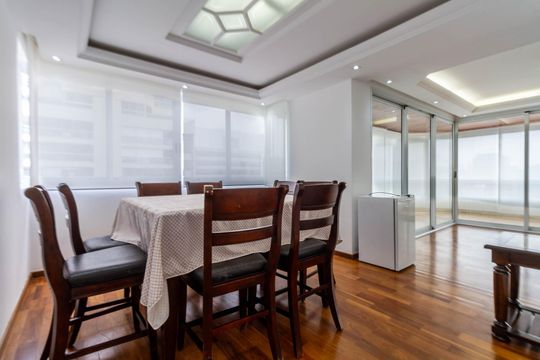 Apartamento à venda, com 205 m², 3 quartos e 4 vagas — Sala