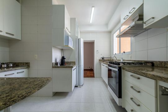 Apartamento à venda, com 205 m², 3 quartos e 4 vagas — Cozinha