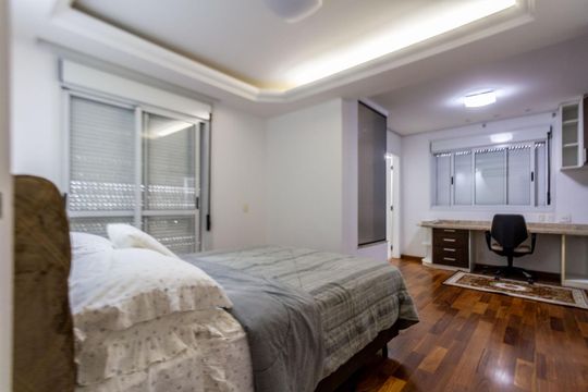 Apartamento à venda, com 205 m², 3 quartos e 4 vagas — Suíte