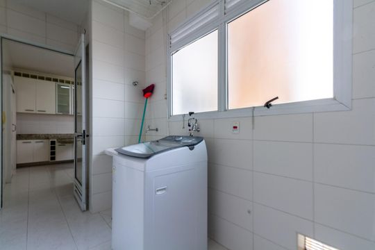 Apartamento à venda, com 205 m², 3 quartos e 4 vagas — Área de Serviço
