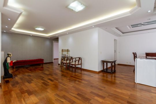 Apartamento à venda, com 205 m², 3 quartos e 4 vagas — Sala