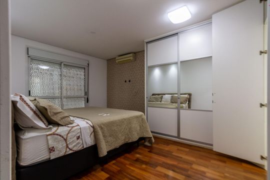 Apartamento à venda, com 205 m², 3 quartos e 4 vagas — Suíte 2