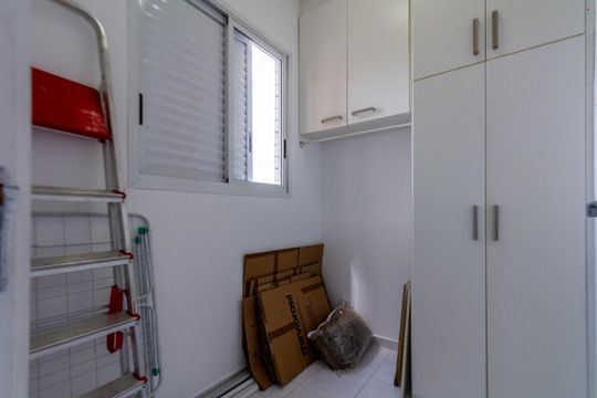 Apartamento à venda, com 205 m², 3 quartos e 4 vagas — Quarto de Serviço